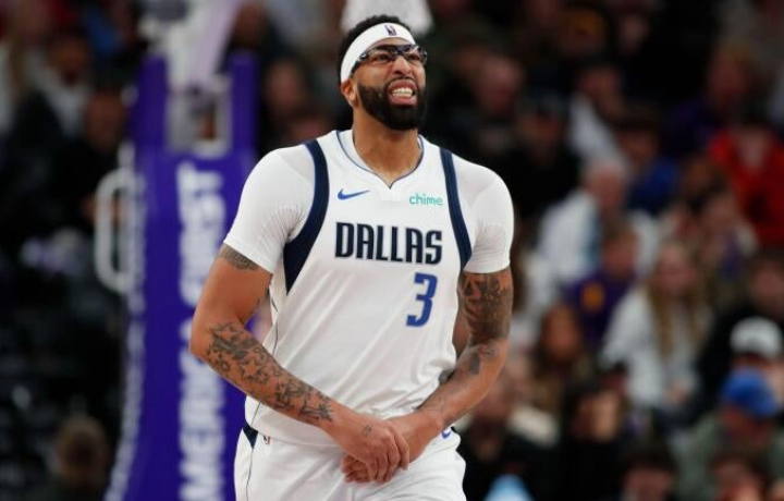 Anthony Davis de los Mavericks estar&aacute; fuera seis semanas, pero no necesitar&aacute; cirug&iacute;a de mano, seg&uacute;n informe