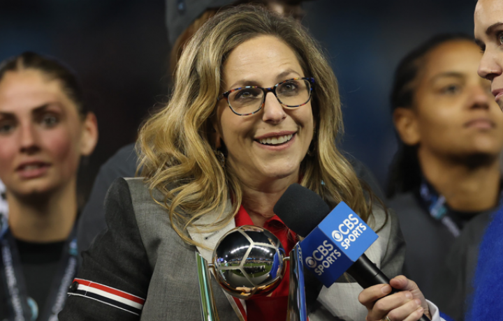 Berman de NWSL defiende la regla HIP mientras NWSLPA planea una queja