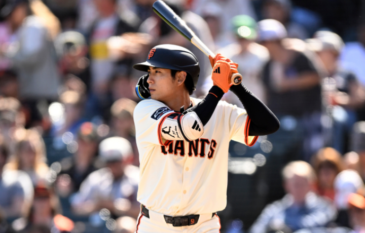 El jardinero de los Gigantes, Jung Hoo Lee, detenido temporalmente por CBP en el aeropuerto despu&eacute;s de olvidar documentos de viaje