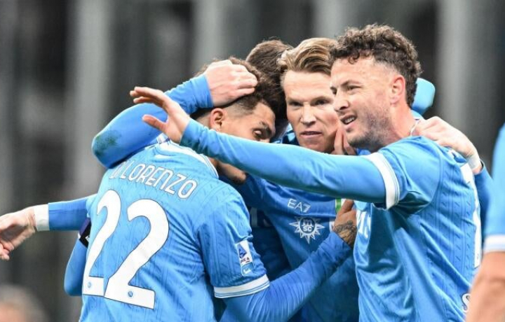 El salvaje partido Inter vs. Napoli destac&oacute; lo abierta que est&aacute; la carrera de la Serie A