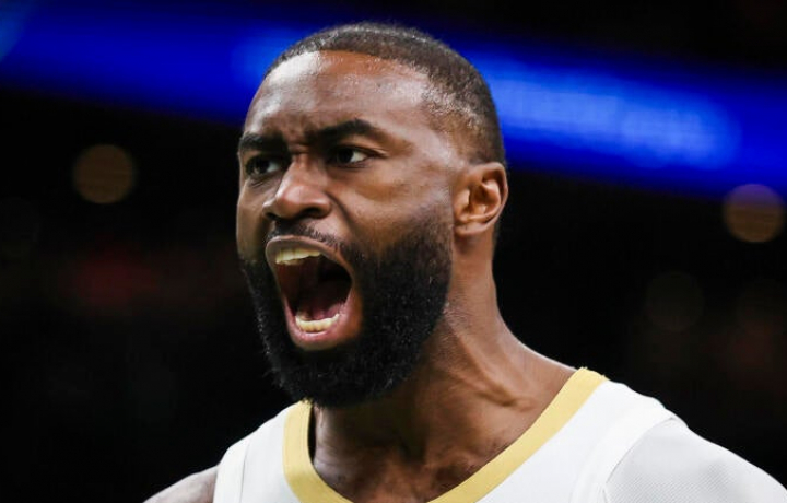 Jaylen Brown critica a los funcionarios de la NBA por la discrepancia de faltas en la derrota de los Celtics ante los Spurs
