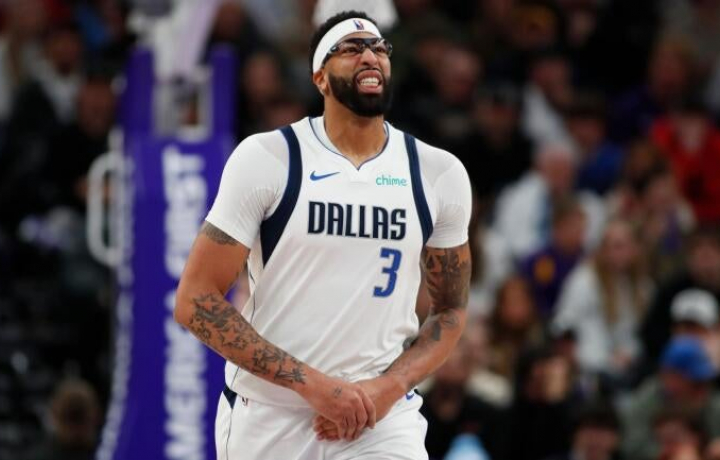 Lesi&oacute;n de Anthony Davis: la estrella de los Mavericks podr&iacute;a perderse meses, alterando su mercado comercial