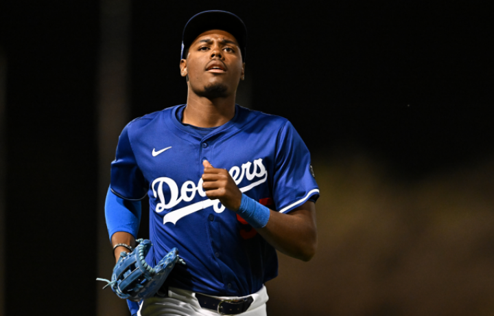 Ranking de los 20 mejores prospectos de la Divisi&oacute;n Oeste de la Liga Nacional que ingresan a la temporada 2026 de la MLB