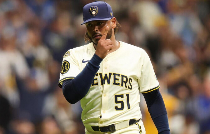 Rumores de MLB: Cerveceros quieren titular a cambio de Peralta; Cardenales a&ntilde;aden relevista