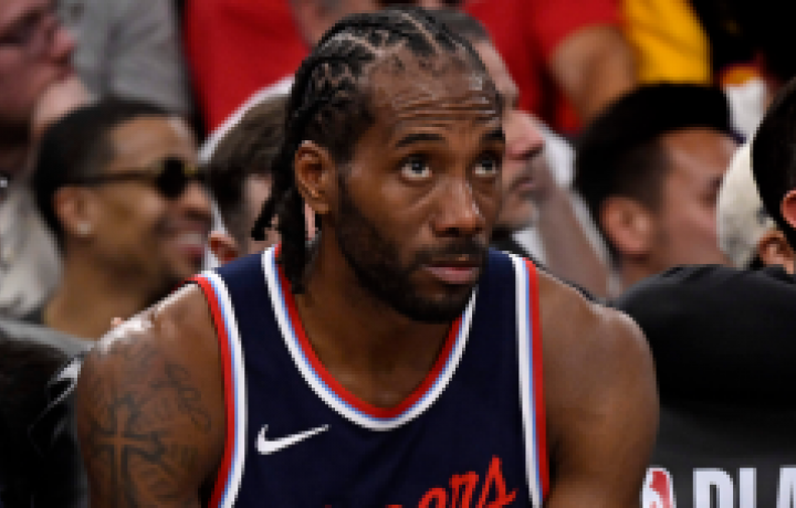 Steve Ballmer de los Clippers busca desestimar la demanda por fraude vinculada a las acusaciones de Kawhi Leonard