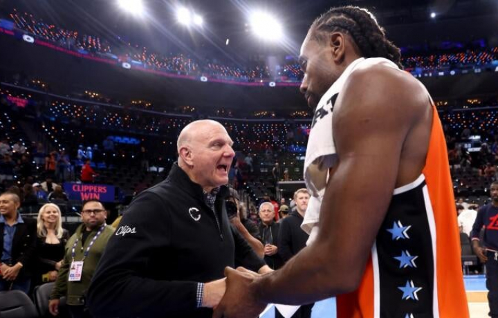 Steve Ballmer de los Clippers busca desestimar la demanda por fraude vinculada a las acusaciones de Kawhi Leonard