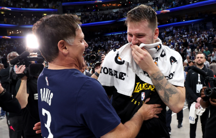 C&oacute;mo los rumores de Mark Cuban est&aacute;n provocando sue&ntilde;os de reuni&oacute;n de Luka Dončić para los fan&aacute;ticos de los Mavericks