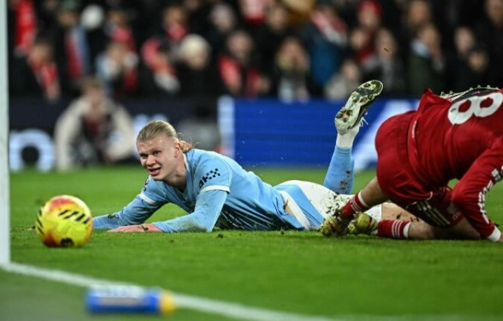 Explicando el extra&ntilde;o final de la dram&aacute;tica victoria del Manchester City en Liverpool