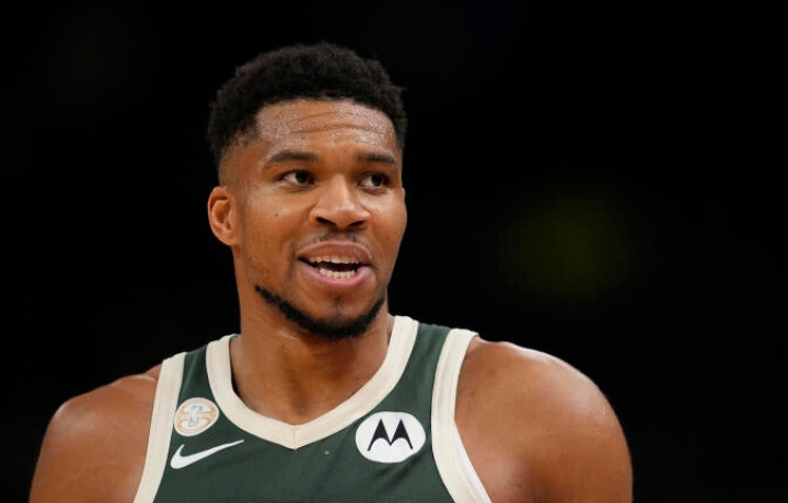 Giannis reacciona tras quedarse con los Bucks en la fecha l&iacute;mite de cambios de la NBA: 'Las leyendas no persiguen'