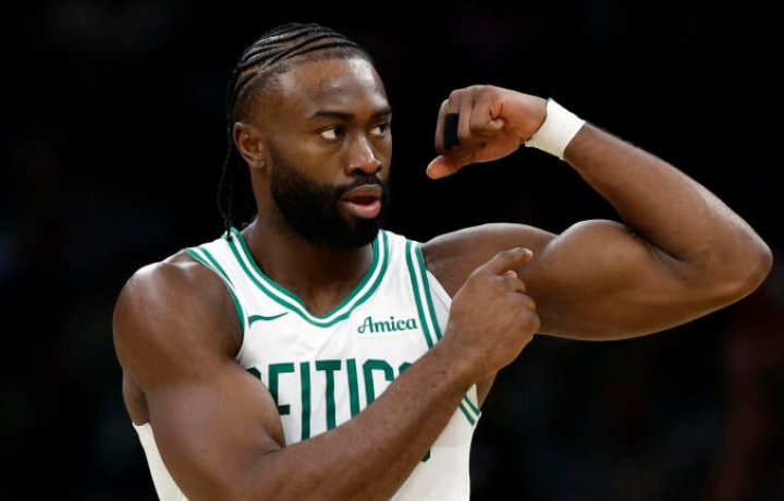Jaylen Brown de los Celtics contempla una posible carrera en deportes de combate y ha hablado con el director ejecutivo de UFC, Dana White