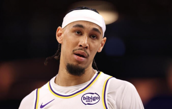 La NBA suspende a Jaxson Hayes de los Lakers por empujar a la mascota de los Wizards durante la previa al juego