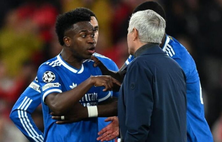 La superestrella del Real Madrid, Vinicius Junior, abandona el campo tras un presunto incidente racista en el Benfica