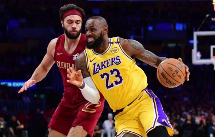 Probabilidades, predicci&oacute;n y tiempo de Lakers vs.Mavericks: selecciones de la NBA de 2026 para el jueves 12 de febrero a partir de un modelo probado