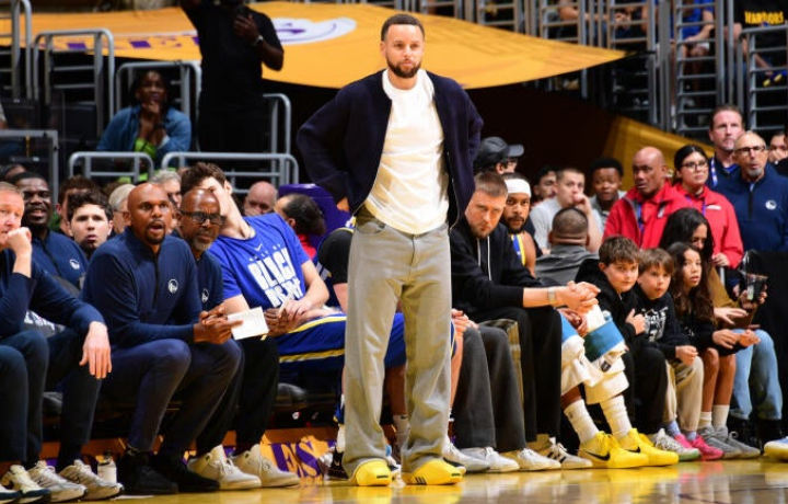 Stephen Curry (rodilla) se perder&aacute; los pr&oacute;ximos dos partidos, el Juego de Estrellas, seg&uacute;n Steve Kerr