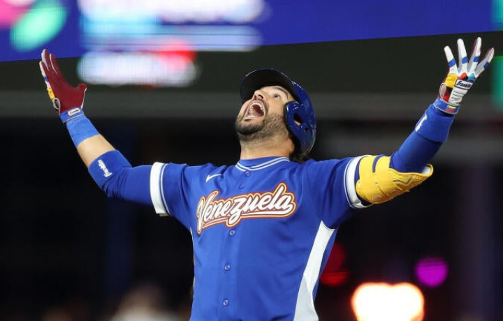 El equipo de EE. UU. cae ante Venezuela por el t&iacute;tulo del CMB; Los Broncos cambian por Jaylen Waddle; Locura de marzo en marcha
