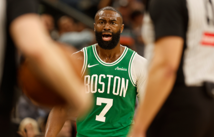 Jaylen Brown de los Celtics critica a la NBA por recompensar el 'foul baiting': 'Tal vez necesito fracasar un poco m&aacute;s'