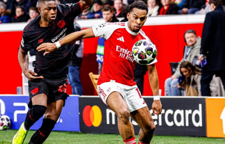 Jurrien Timber llev&oacute; el ataque del Arsenal en la Liga de Campeones vs. Leverkusen, y eso es un problema para los Gunners