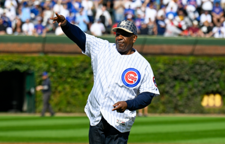 La placa del Sal&oacute;n de la Fama de Andre Dawson se cambiar&aacute; de Expos a una gorra en blanco despu&eacute;s de una solicitud