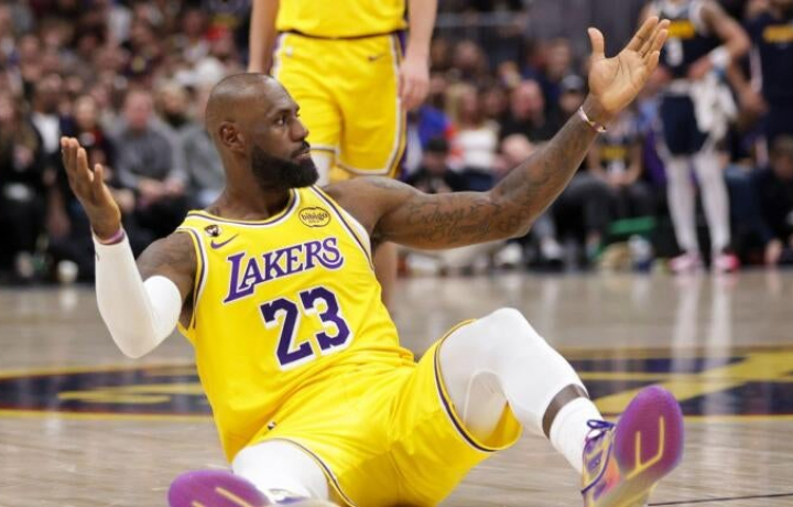 Lakers frustrados porque LeBron James, perplejo por no llamar a Nikola Jokić, Luka Dončić recibe la decimoquinta falta t&eacute;cnica