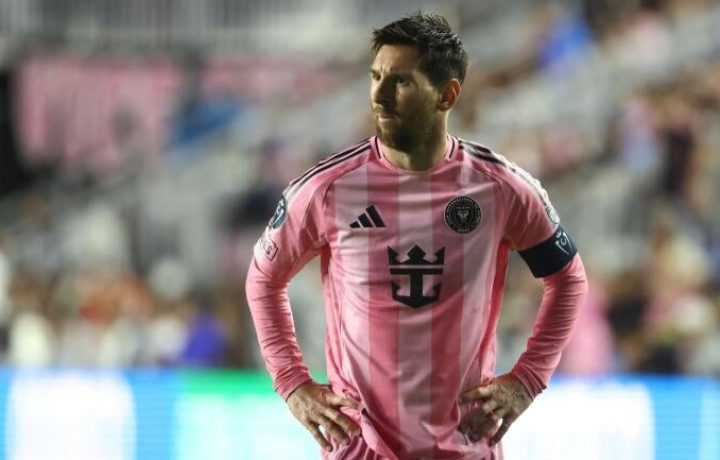 Lionel Messi anota el gol n&uacute;mero 900 de su carrera, pero su noche especial se arruina con la sorprendente eliminaci&oacute;n de la Copa de Campeones