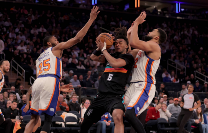 Los Knicks acaban con la racha de 11 victorias consecutivas de los Spurs con una actuaci&oacute;n defensiva asfixiante que cada vez es m&aacute;s com&uacute;n