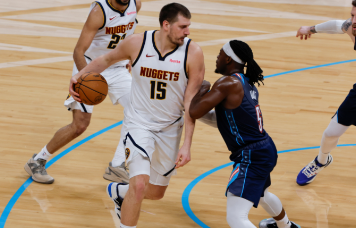 Lu Dort del Thunder dice que "super&oacute; el l&iacute;mite" con una falta flagrante sobre Nikola Jokić: "Un movimiento innecesario"