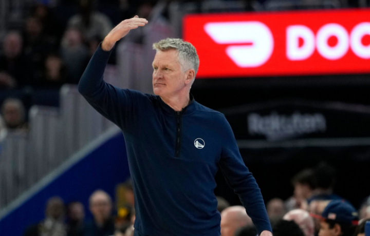 Steve Kerr defiende el trato con los jugadores j&oacute;venes tras la saga de Jonathan Kuminga: "Los adultos ganan campeonatos"