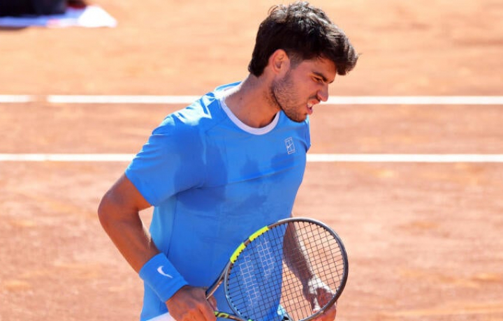 Lesi&oacute;n de Carlos Alcaraz: la estrella espa&ntilde;ola se retira del Abierto de Francia mientras lidia con una lesi&oacute;n en la mu&ntilde;eca