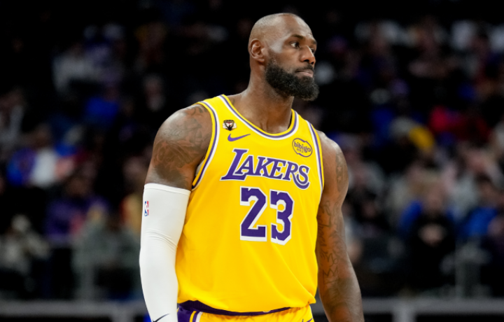 10 nombres importantes que podr&iacute;an mudarse en la temporada baja de la NBA, desde LeBron James hasta Scoot Henderson