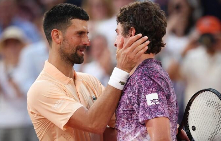Resultados del Abierto de Francia 2026: Joao Fonseca sorprende a Novak Djokovic en un cl&aacute;sico instant&aacute;neo de cinco sets en Roland-Garros