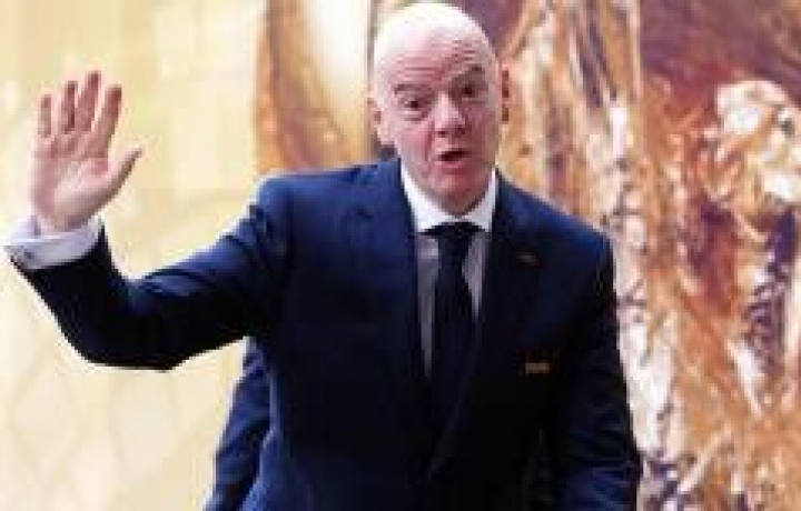 Aumenta la presi&oacute;n sobre el jefe de la FIFA, Gianni Infantino: AFC y CONCACAF contra el plan, boicot de la UEFA, dimisi&oacute;n del asesor