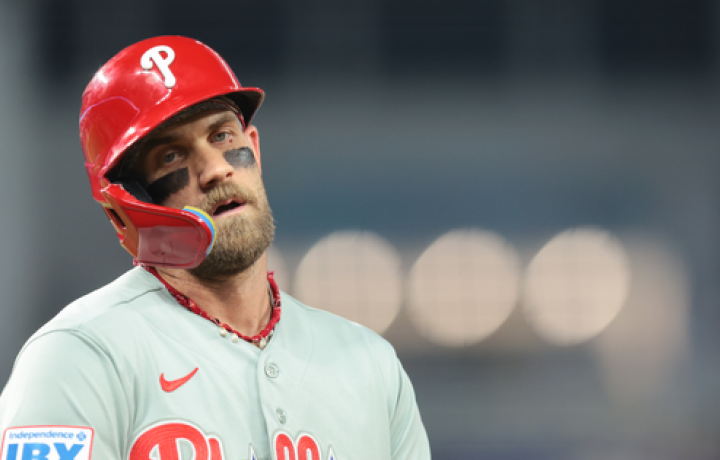 Bryce Harper pidi&oacute; 'ayuda' al FO de los Filis en la fecha l&iacute;mite de cambios, pero Don Mattingly no est&aacute; de acuerdo