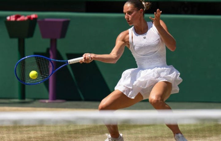 Probabilidades de Linda Noskova contra Marta Kostyuk, predicci&oacute;n: selecciones de semifinales femeninas de Wimbledon 2026 por un experto comprobado