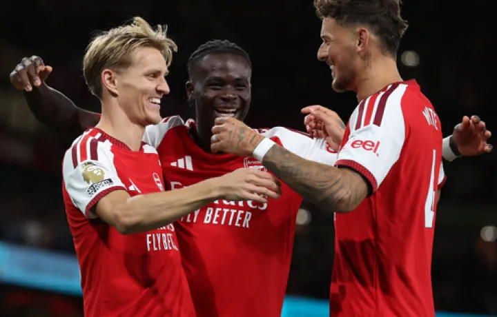 Bukayo Saka y Kai Havertz brillan juntos mientras el Arsenal abre la defensa del t&iacute;tulo de la Premier League con una victoria dominante