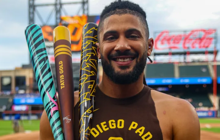C&oacute;mo 'The Bat King' cre&oacute; cientos de looks personalizados para el fin de semana de jugadores de la MLB