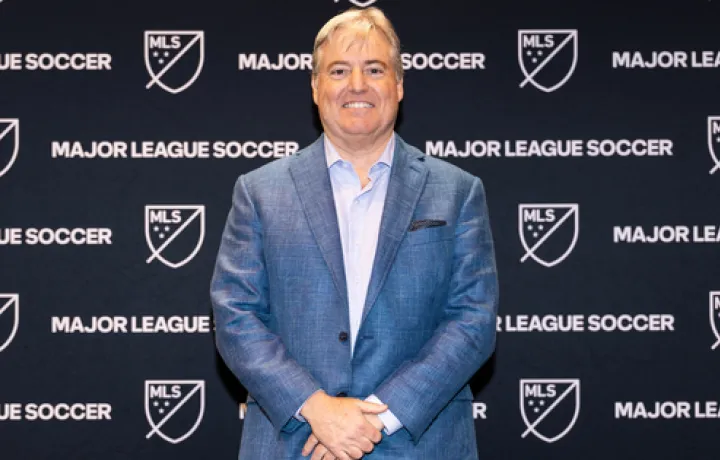 El comisionado entrante de la MLS, Larry Berg, se burla de los cambios en las reglas de la plantilla y el formato de la competencia en sus primeras declaraciones