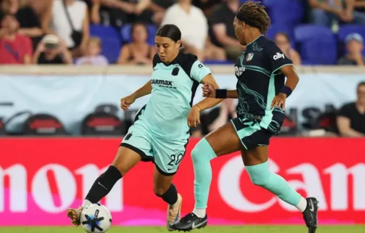 Equipo de la semana de la NWSL: Sam Kerr se mantiene en llamas; Ayo Oke de la Cumbre de Denver hace que las cosas parezcan f&aacute;ciles