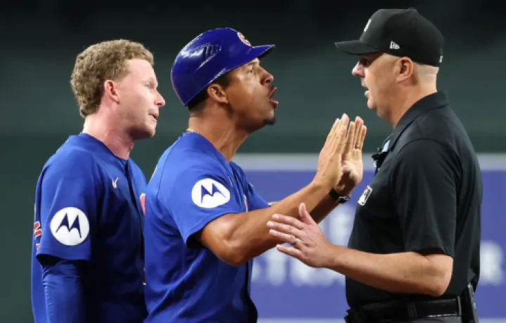 Pete Crow-Armstrong est&aacute; furioso porque la controvertida decisi&oacute;n fallida le cuesta a los Cachorros una carrera en una derrota cerrada ante los Diamondbacks